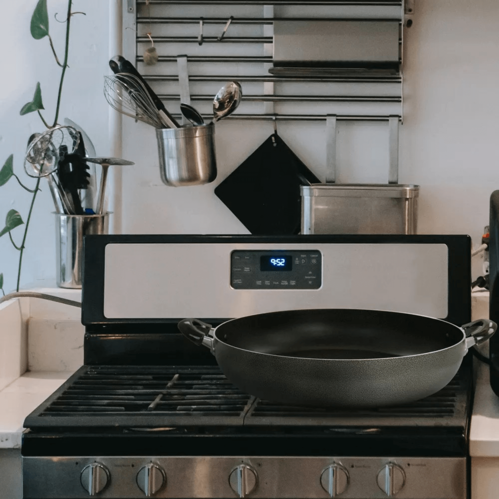 Better Chef 16" Aluminum Non-Stick Deep Fryer with Glass Lid