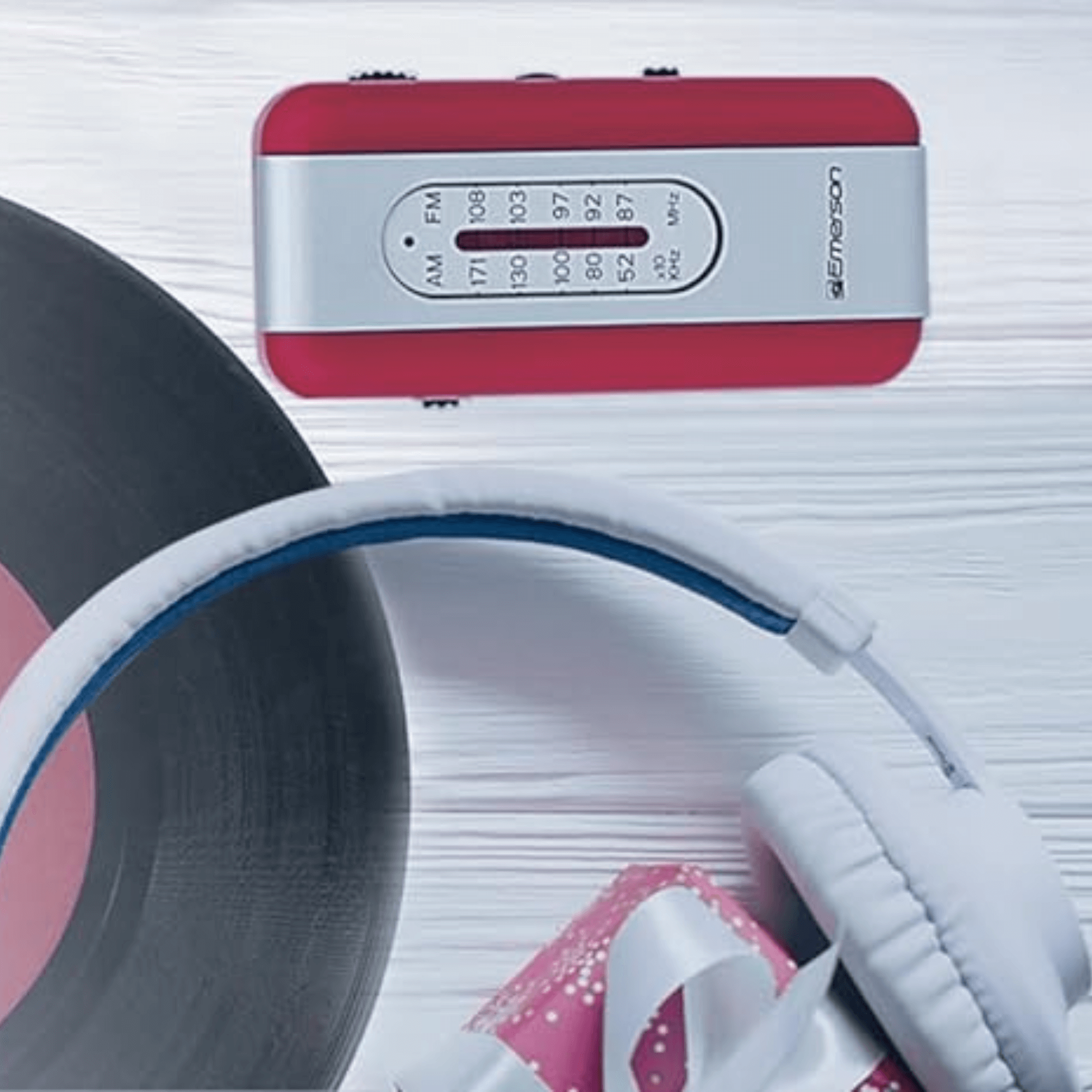 Emerson Portable AMFM Radio with Earbuds and Wide Frequency Range of Stations